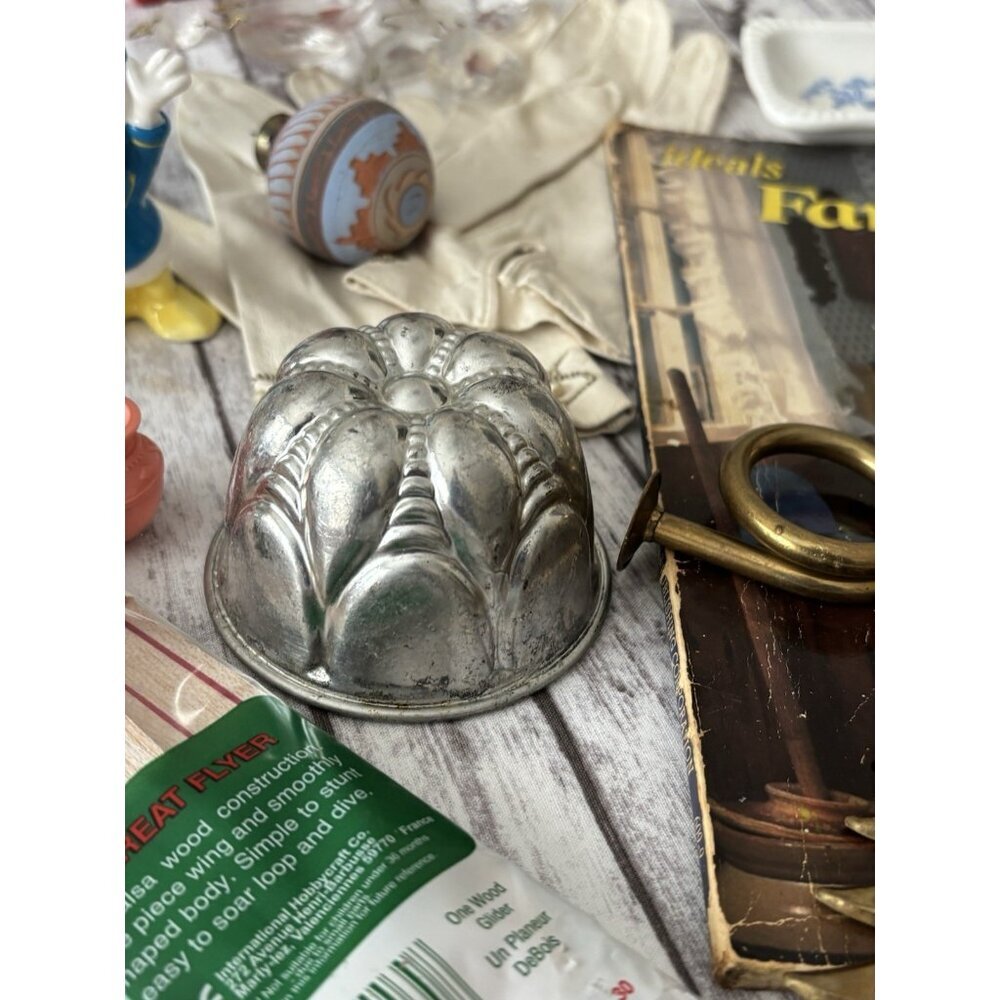 Vintage Junk Drawer Lot Unique Collectible Santas Christmas Farmhouse Antiques - Picture 3 of 16